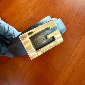 Gucci Black and Gold Leather Belt with Classic Design